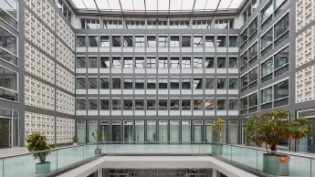 Inner courtyard of the Goethe-Institut headquarters at Oskar-von-Miller-Ring 18